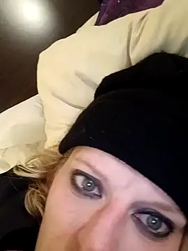 Snapshot of KITTYBOOBOOFUXX chatting on November 8, 2025, 7:45 am KITTYBOOBOOFUXX online show from November 8, 2025, 7:45 am