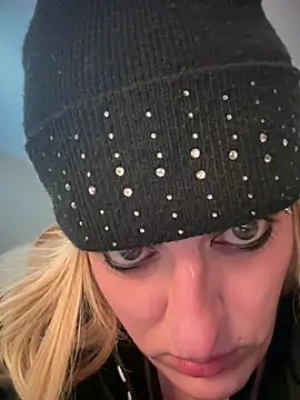 KITTYBOOBOOFUXX online show from April 1, 2026, 3:08 am