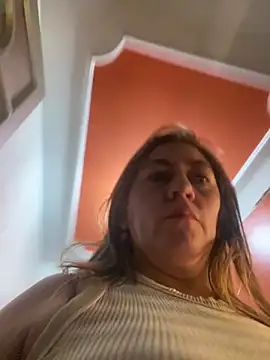 Luna-nevada online show from April 17, 2026, 11:40 pm