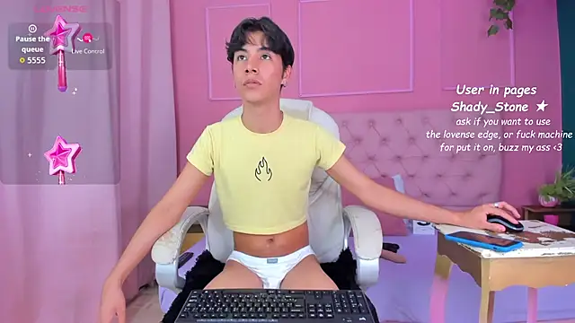 Snapshot of SHADY_STONE chatting on September 23, 2025, 10:39 pm SHADY STONE online show from September 23, 2025, 10:39 pm