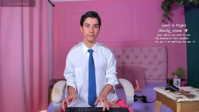 Snapshot of SHADY_STONE chatting on October 4, 2025, 10:11 pm SHADY STONE online show from October 4, 2025, 10:11 pm