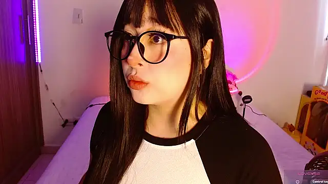 Oliviargf online show from March 27, 2026, 1:12 pm