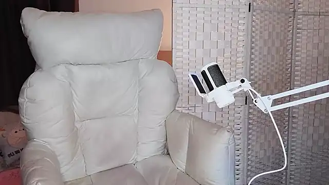 Cocobee online show from November 13, 2025, 4:00 pm