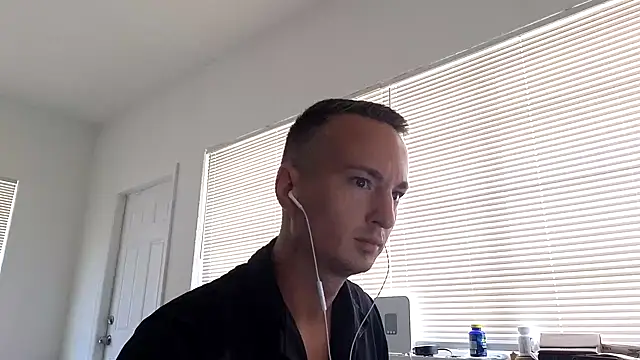 Snapshot of TheDaddy005 chatting on June 16, 2026, 3:45 pm TheDaddy005 online show from June 16, 2026, 3:45 pm