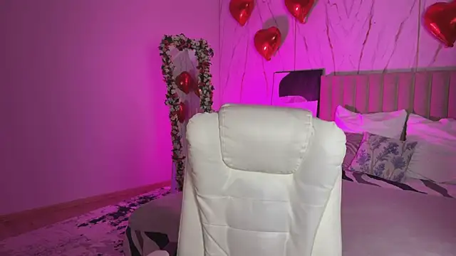  Vikky Moon  online show from March 25, 2026, 12:44 am