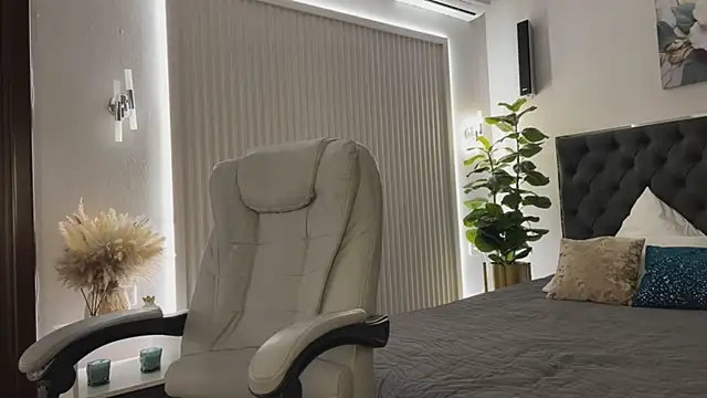 OhMyEmma online show from April 11, 2026, 1:24 am