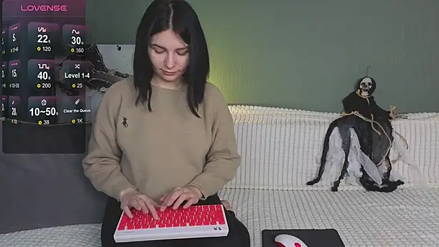 Charlotte Woods online show from October 20, 2025, 4:25 am