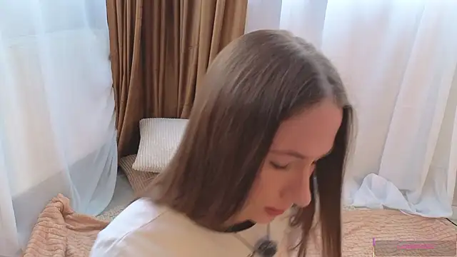 Kira mindnes online show from March 8, 2026, 5:44 am