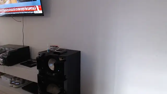 Snapshot of ElssaRush chatting on October 1, 2025, 1:04 pm ElssaRush online show from October 1, 2025, 1:04 pm