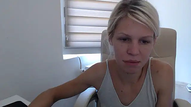 Snapshot of ElssaRush chatting on September 21, 2025, 10:53 am ElssaRush online show from September 21, 2025, 10:53 am