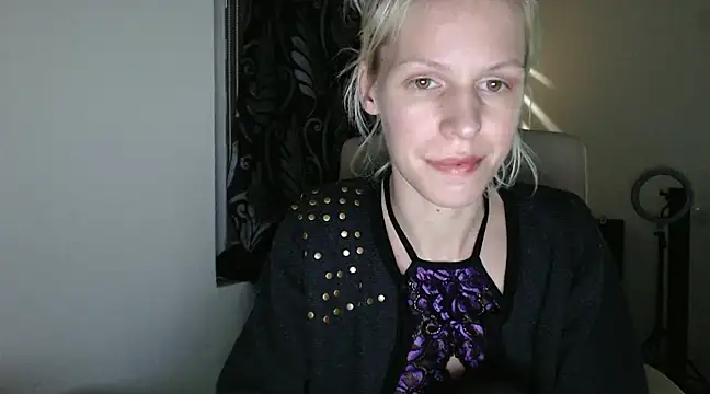 Snapshot of ElssaRush chatting on March 17, 2025, 12:53 am ElssaRush online show from March 17, 2025, 12:53 am