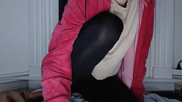 Snapshot of ElssaRush chatting on October 19, 2025, 4:04 am ElssaRush online show from October 19, 2025, 4:04 am