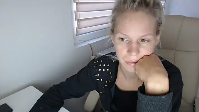 Snapshot of ElssaRush chatting on September 9, 2025, 5:17 am ElssaRush online show from September 9, 2025, 5:17 am