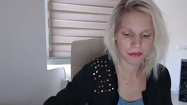 Snapshot of ElssaRush chatting on September 24, 2025, 5:47 am ElssaRush online show from September 24, 2025, 5:47 am