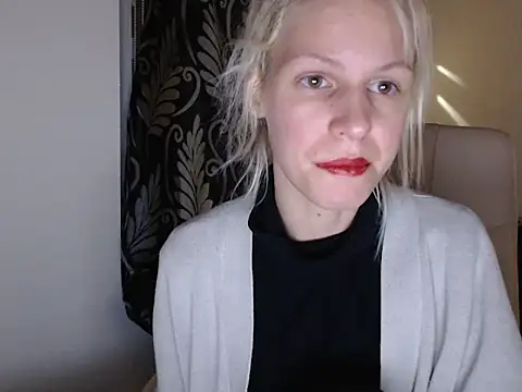 Snapshot of ElssaRush chatting on March 18, 2025, 6:17 pm ElssaRush online show from March 18, 2025, 6:17 pm