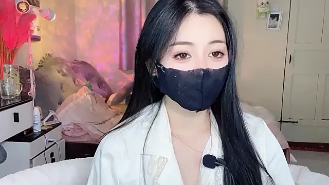 Snapshot of MI_KA22 chatting on February 15, 2026, 7:51 am MI KA22 online show from February 15, 2026, 7:51 am