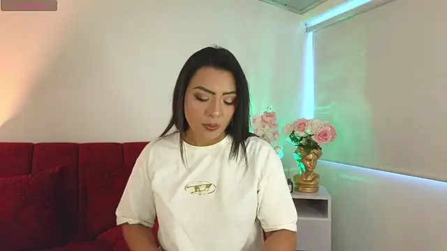 Snapshot of Cinthia_cf chatting on March 22, 2025, 1:41 pm Cinthia cf online show from March 22, 2025, 1:41 pm