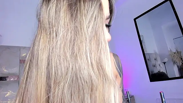 Lola Blondie online show from February 5, 2026, 11:39 am