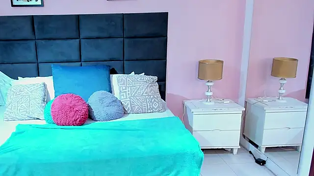 SophiaQueens online show from November 5, 2025, 8:12 pm