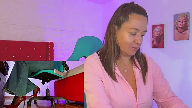 Snapshot of weet_Evans___ chatting on October 3, 2025, 4:25 am weet Evans online show from October 3, 2025, 4:25 am