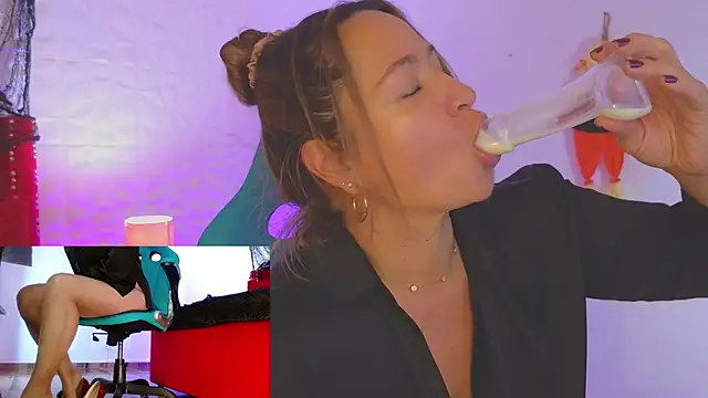 Snapshot of weet_Evans___ chatting on October 31, 2025, 11:07 am weet Evans online show from October 31, 2025, 11:07 am