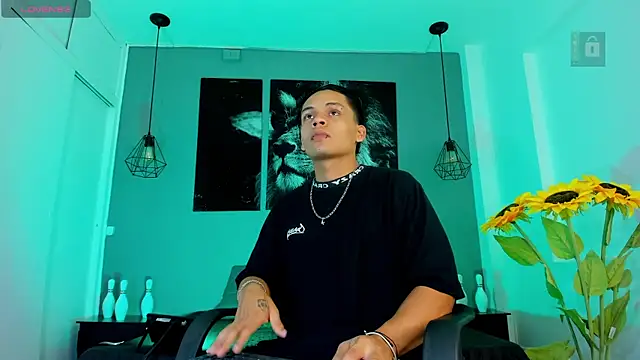 Snapshot of Draco_collins chatting on November 25, 2025, 8:20 pm Draco collins online show from November 25, 2025, 8:20 pm