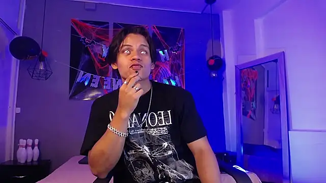 Snapshot of Draco_collins chatting on October 29, 2025, 6:40 pm Draco collins online show from October 29, 2025, 6:40 pm