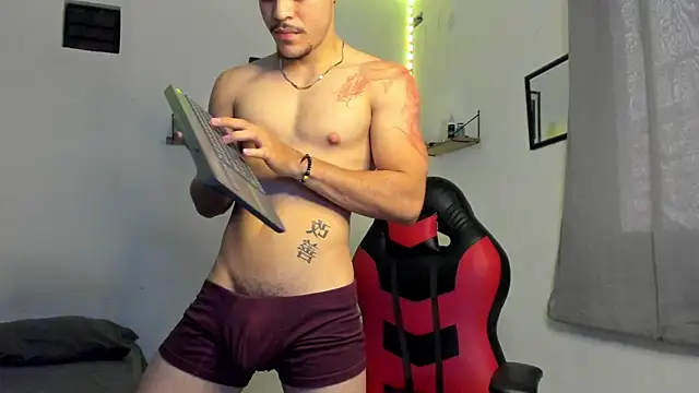 Snapshot of ares_parker2 chatting on March 17, 2025, 8:30 pm ares parker2 online show from March 17, 2025, 8:30 pm