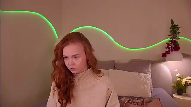 Snapshot of MiraBliss chatting on December 15, 2025, 6:36 pm MiraBliss online show from December 15, 2025, 6:36 pm