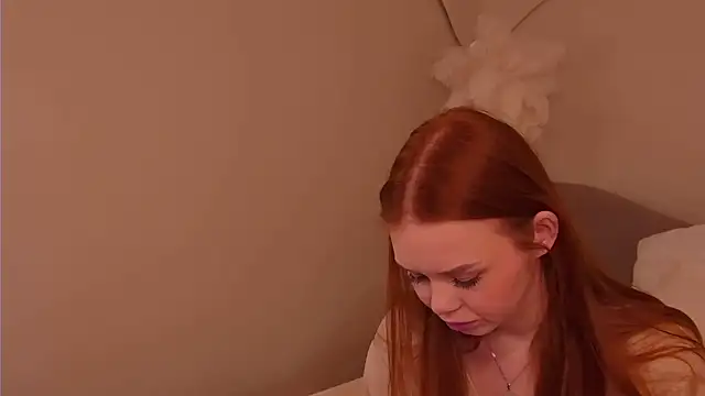 Snapshot of MiraBliss chatting on November 11, 2025, 5:19 pm MiraBliss online show from November 11, 2025, 5:19 pm