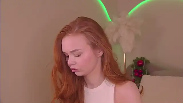 Snapshot of MiraBliss chatting on December 16, 2025, 3:27 pm MiraBliss online show from December 16, 2025, 3:27 pm