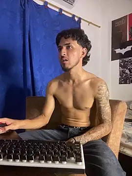 Snapshot of Zayn_kane chatting on February 28, 2026, 1:05 am Zayn kane online show from February 28, 2026, 1:05 am