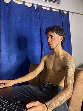 Snapshot of Zayn_kane chatting on February 3, 2026, 12:43 am Zayn kane online show from February 3, 2026, 12:43 am