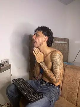 Snapshot of Zayn_kane chatting on March 1, 2026, 8:42 pm Zayn kane online show from March 1, 2026, 8:42 pm