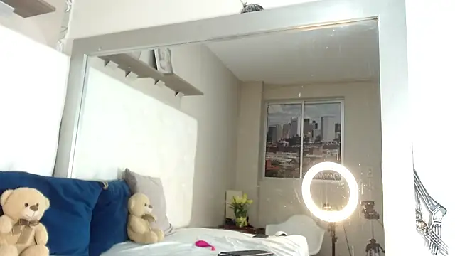 willow smitt online show from November 11, 2025, 12:22 pm