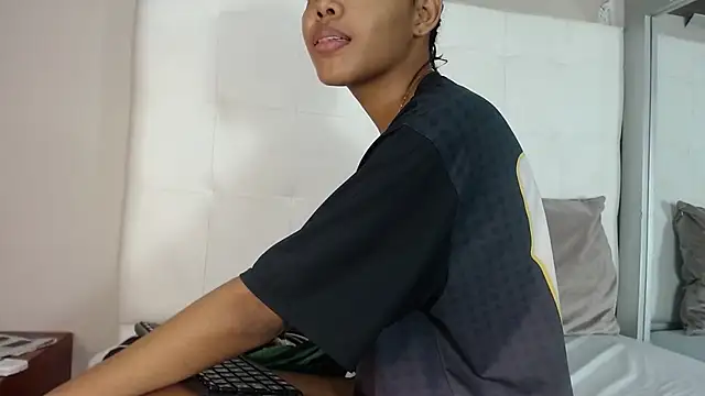 willow smitt online show from November 7, 2025, 1:04 pm