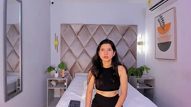 Snapshot of lucianasmith_ chatting on March 13, 2025, 12:24 pm lucianasmith online show from March 13, 2025, 12:24 pm