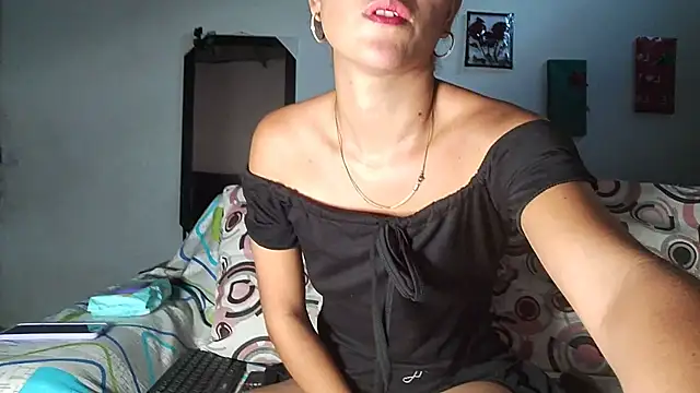 Snapshot of Milu_curly chatting on February 25, 2026, 1:44 pm Milu curly online show from February 25, 2026, 1:44 pm