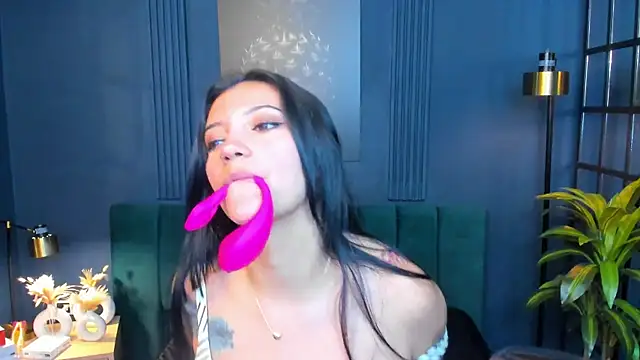 roxy hell online show from February 9, 2026, 1:09 pm