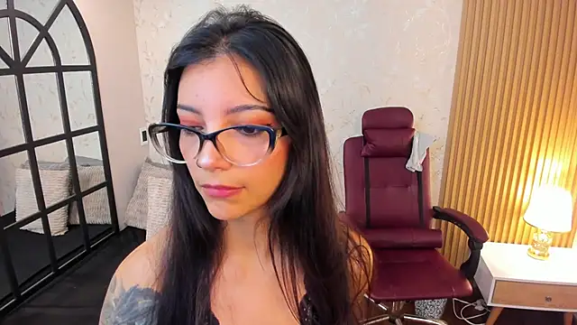 roxy hell online show from March 15, 2025, 12:13 pm