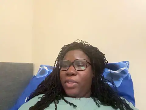 Snapshot of Midlle20 chatting on December 20, 2025, 12:57 am Midlle20 online show from December 20, 2025, 12:57 am