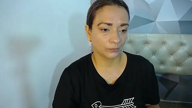 Snapshot of Milf-Prettyboobs chatting on November 5, 2025, 11:13 am Milf-Prettyboobs online show from November 5, 2025, 11:13 am