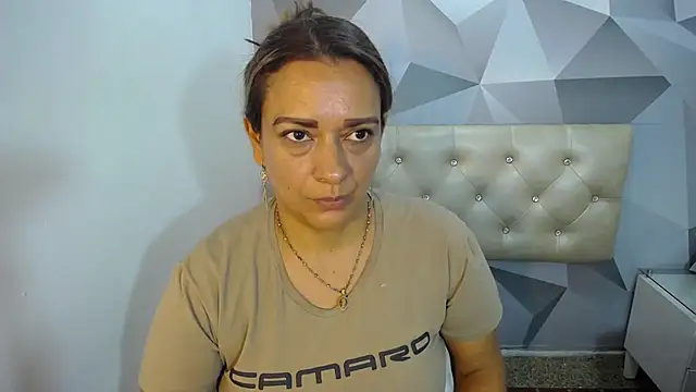 Snapshot of Milf-Prettyboobs chatting on November 4, 2025, 11:03 am Milf-Prettyboobs online show from November 4, 2025, 11:03 am