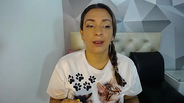 Snapshot of Milf-Prettyboobs chatting on November 29, 2025, 10:59 am Milf-Prettyboobs online show from November 29, 2025, 10:59 am