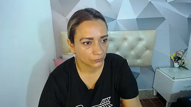 Snapshot of Milf-Prettyboobs chatting on November 18, 2025, 10:51 am Milf-Prettyboobs online show from November 18, 2025, 10:51 am