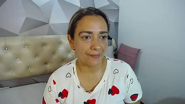 Snapshot of Milf-Prettyboobs chatting on November 2, 2025, 10:53 am Milf-Prettyboobs online show from November 2, 2025, 10:53 am