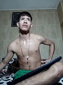 Snapshot of dareck_18 chatting on February 11, 2026, 8:31 pm dareck 18 online show from February 11, 2026, 8:31 pm