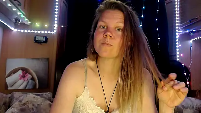 CallMeMaria online show from February 26, 2025, 5:21 pm