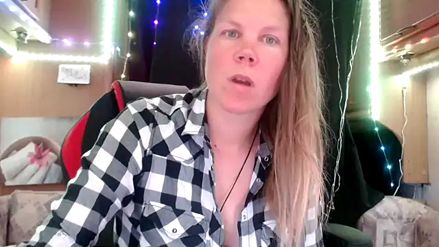 CallMeMaria online show from February 16, 2025, 1:27 pm