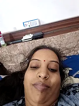 Hotty-Nidhi online show from November 13, 2025, 3:43 am